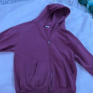 I’m selling a zip up jacket that is a dark purple from hip chics boutique size M